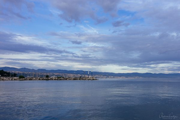 Blick von Ičići auf Rijeka