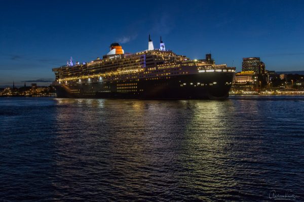 Queen Mary 2 - 0614 -V