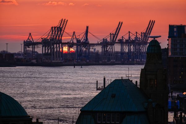 Sonnenuntergang am Hafen